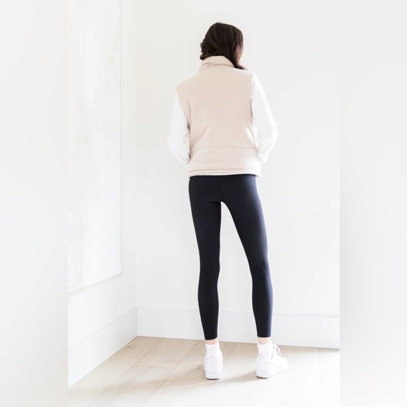 PRIV | Cora knit puffer | size large - Picture 3 of 9